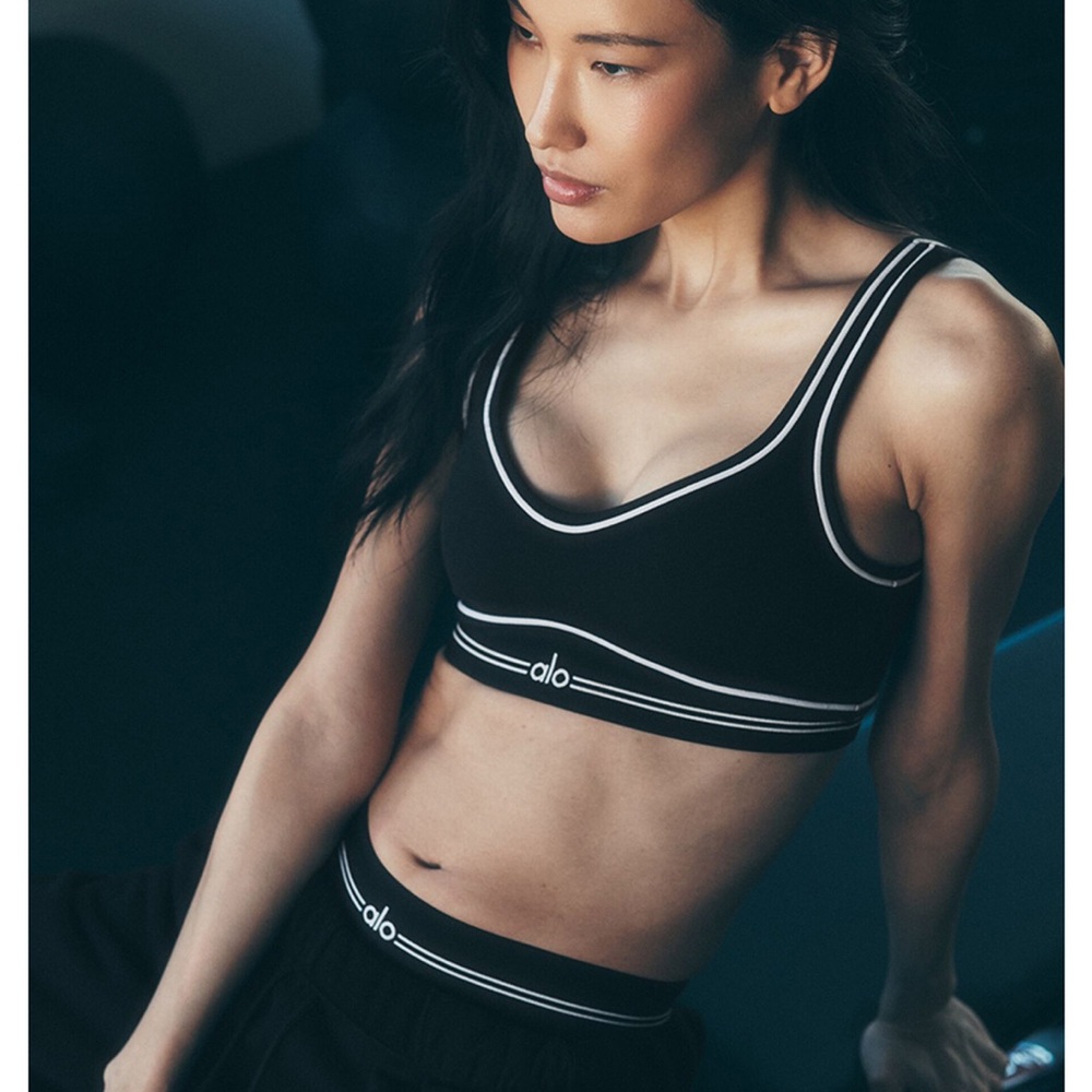 Alo Women’s Heart Throb Black & White Logo Sports Bra - NWOT